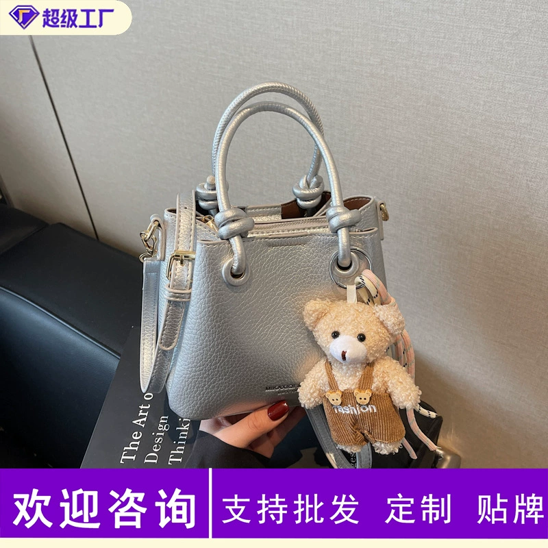 Простая сплошная цветная ручная сумка для ведра для девочек 2025 лето новая мода повседневная дикие пригородные сумки на плечо