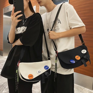 �r���¿�ײɫ���K�μ�б�������ϵ�L��Ӱ��ٴ���������e��Ů