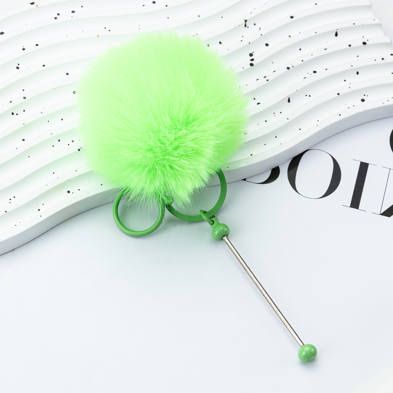 Nuevo DIY cuentas bollas de peluche llavero de peluche llavero colgante colgante llavero peludo corazón de niña