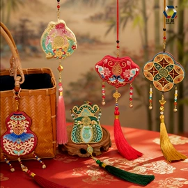 香包/香囊;布艺绣品;女士斜挎包