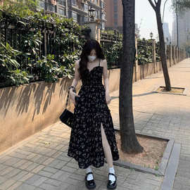 大码胖mm2025夏季新款黑色碎花吊带连衣裙女装小众设计a字长裙子