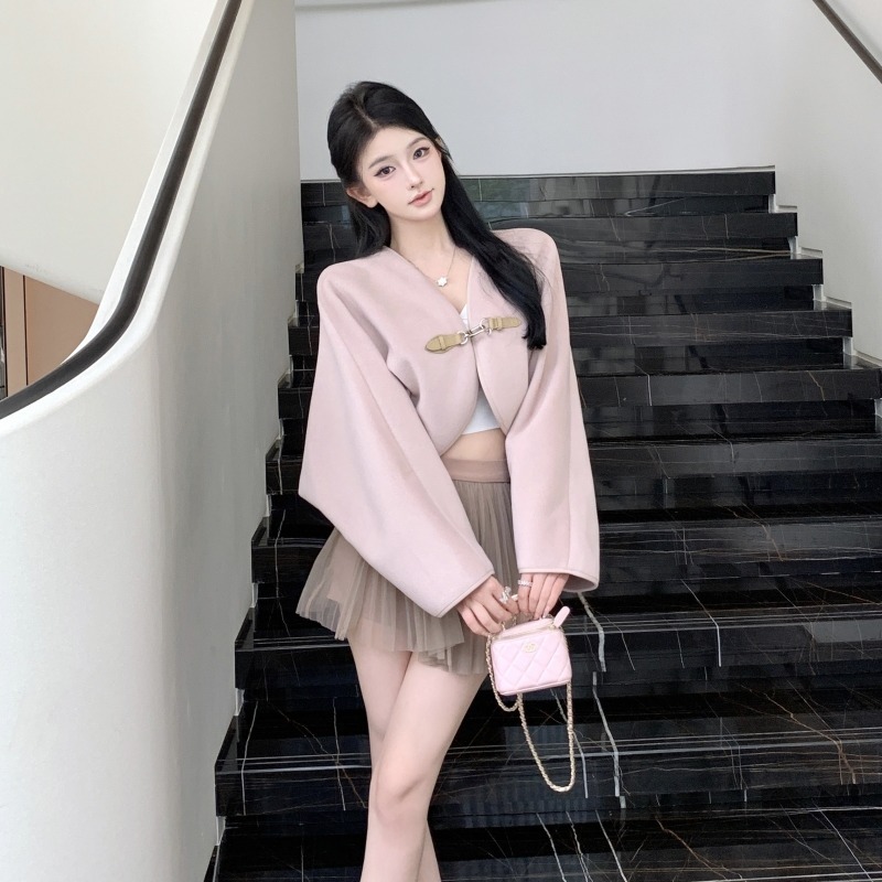 昕可达【千金lady】金属皮扣廓形斗篷毛呢外套网纱蓬蓬半裙套装|undefined