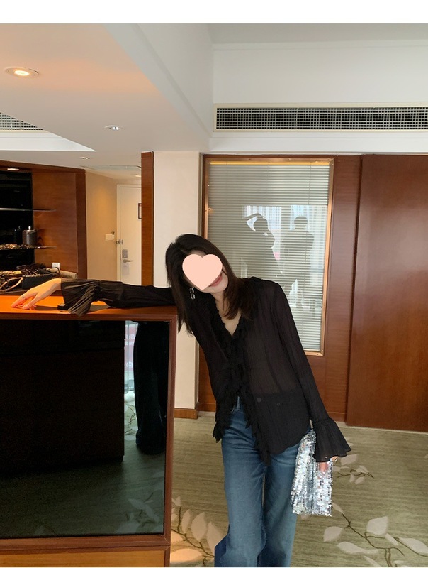 龍喜儿法式花瓣v领蓝色女士衬衫早秋设计感外套长袖上衣Z913|undefined