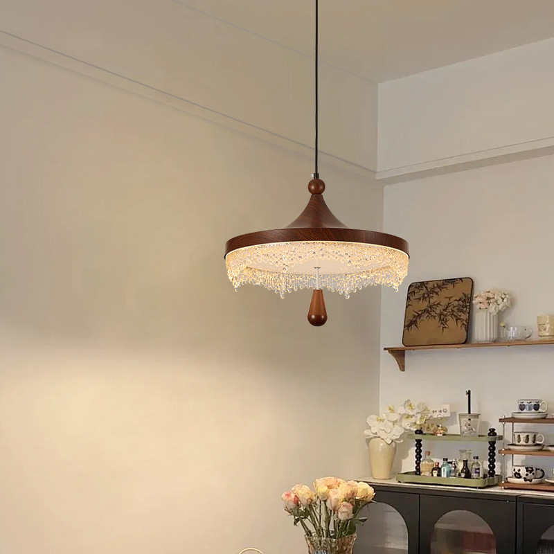 Lámpara de restaurante de estilo francés medieval Nanyang lámpara de comedor de cabeza única gota de agua de nuez retro lujoso lámpara de bar 461L