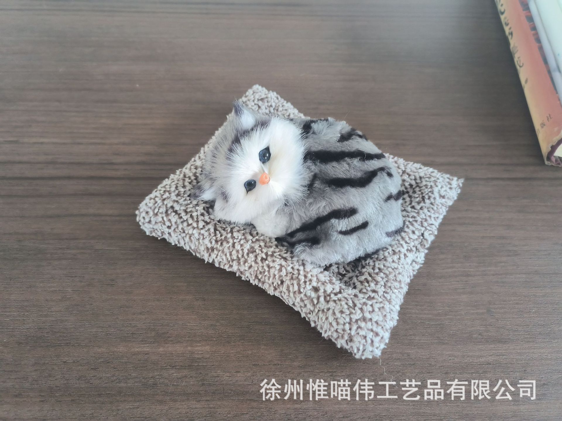 Nuevos adornos interiores de automóviles adornos de carbón activado simulación de gato decoración de consola de automóvil dormido gato mini juguete