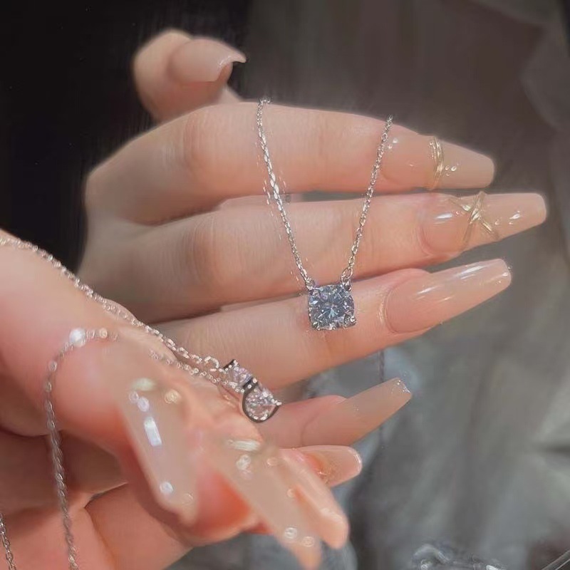 Collier Xiaohongshu, modèle rosette en diamant unique S925, best-seller pour femme, style classique à quatre griffes, simple et léger, luxueux_voghion.com
