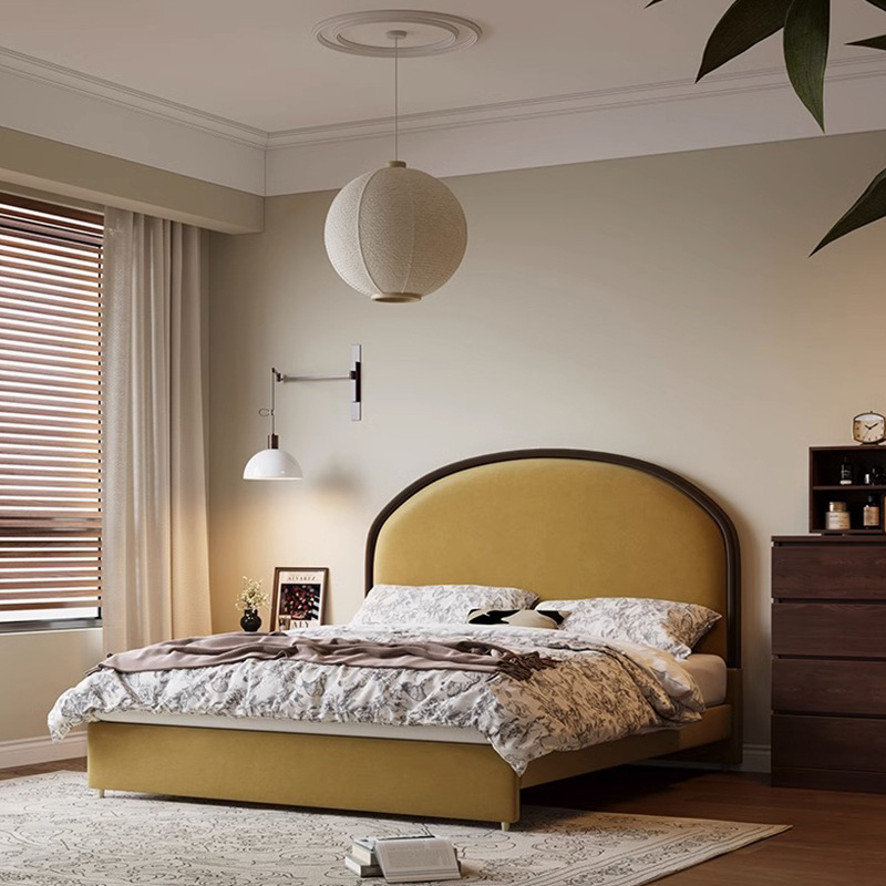 Cama de cuero francesa retrógrada de madera maciza cama queen de 1.8 metros cama americana cama principal con tela de borde suave cama de boda