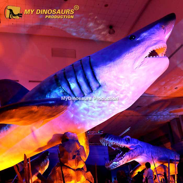 大型鲨鱼摆件 玻璃钢动物雕塑模型 餐厅商场景区公园室内装饰道具