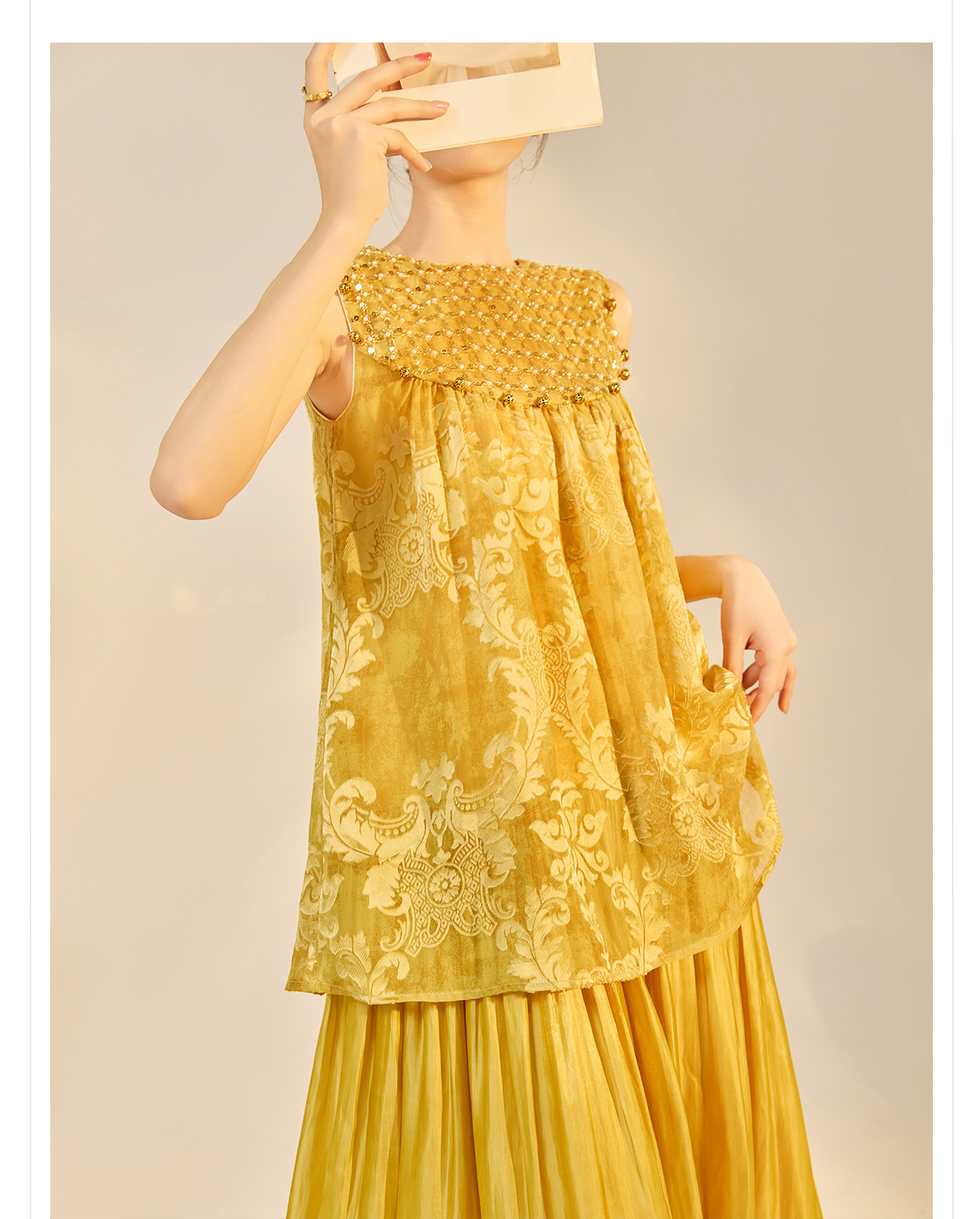 Đầm maxi nữ phong cách Trung Hoa mới, tay không, đính cườm lụa, dáng thắt eo N6041 — màu vàng, xanh lá cây chi tiết 26
