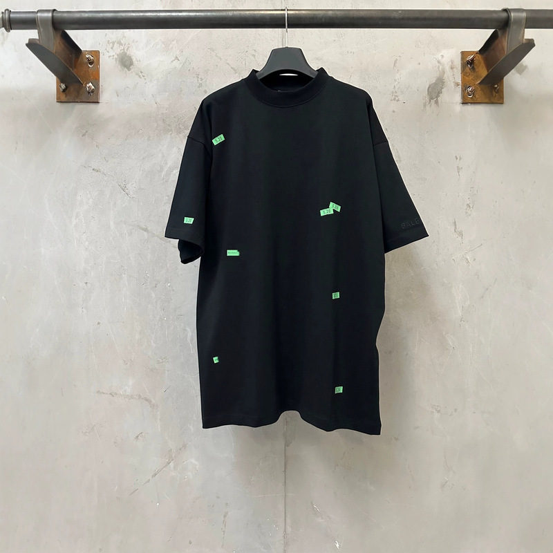 High-Quality Paris B Brand 26 520 Limited Edition Short-Sleeve T-Shirt in Black and Pink, Matching Design for Men and Women High-Quality Paris B Brand 26 520 Limited Edition Short-Sleeve T-Shirt in Black and Pink, Matching Design for Men and Women