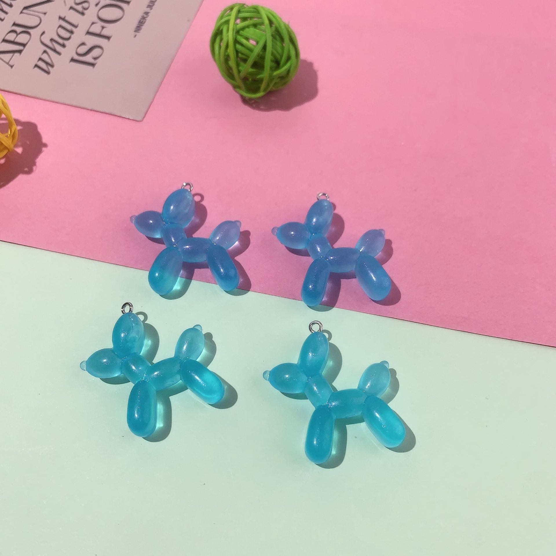 Perro de globo azul luminoso