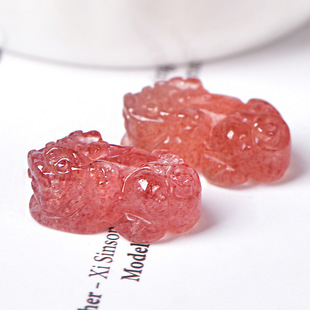 Natural strawberry crystal Pixiu accessories safety buckle pendant crystal bracelet diy accessories cat claw fortune transfer beads
