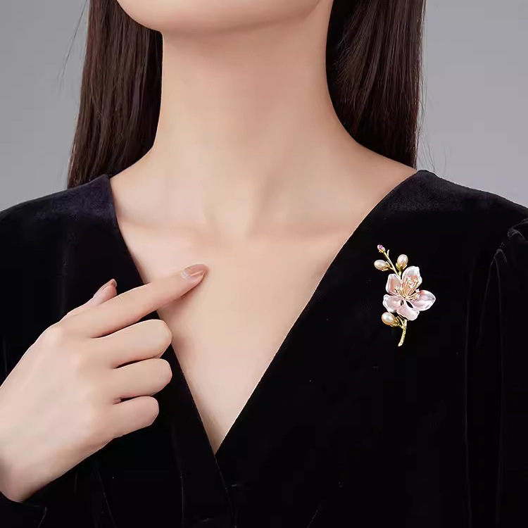 中国風のピーチブローチ、高級女性の絶妙なパールピーチブローチ、ニッチデザインブローチ、スーツアクセサリー|undefined