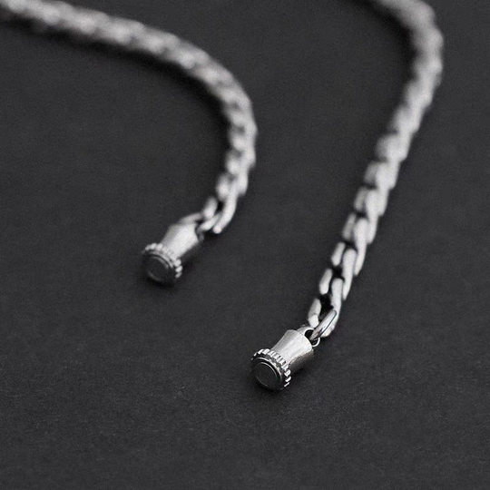Titanium steel non-fading magnetic buckle necklace men's trendy fashion simple ruffian handsome high-end twist clavicle chain sweater chain men