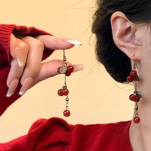 Unique Chinese-style red fruit earrings for women, bohemian hook earrings, long, new Chinese style temperament, high-end, retro earrings.
