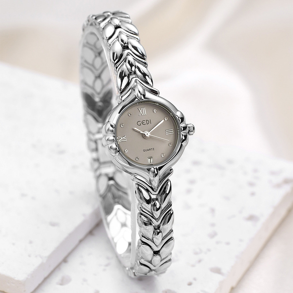 Goldie Wheat Quartz Watch Niche Women's Bracelet Watch Second-Hand Compact Calendar Light Luxury Mermaid Tail Chain