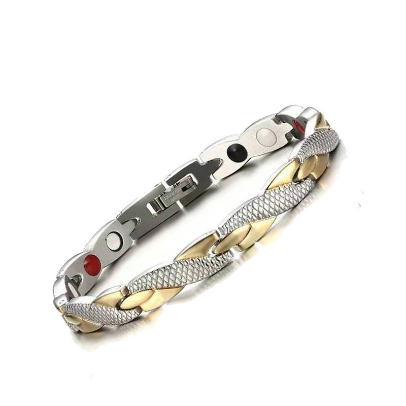 Yiwu pequeña mercancía al por mayor dragón patrón de acero de titanio galvanoplastia habitación imán de oro pulsera Taobao suministro de joyas en stock al por mayor