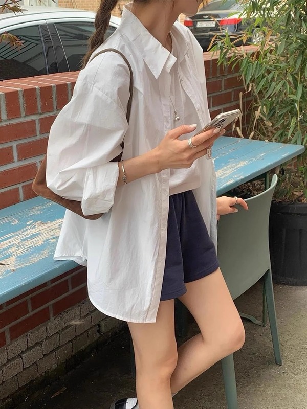 白い長袖のシャツの女性2025春と秋の韓系のゆったりとした郭の形はカジュアルな純綿の日焼け止めのシャツのオーバーを合わせます。|undefined