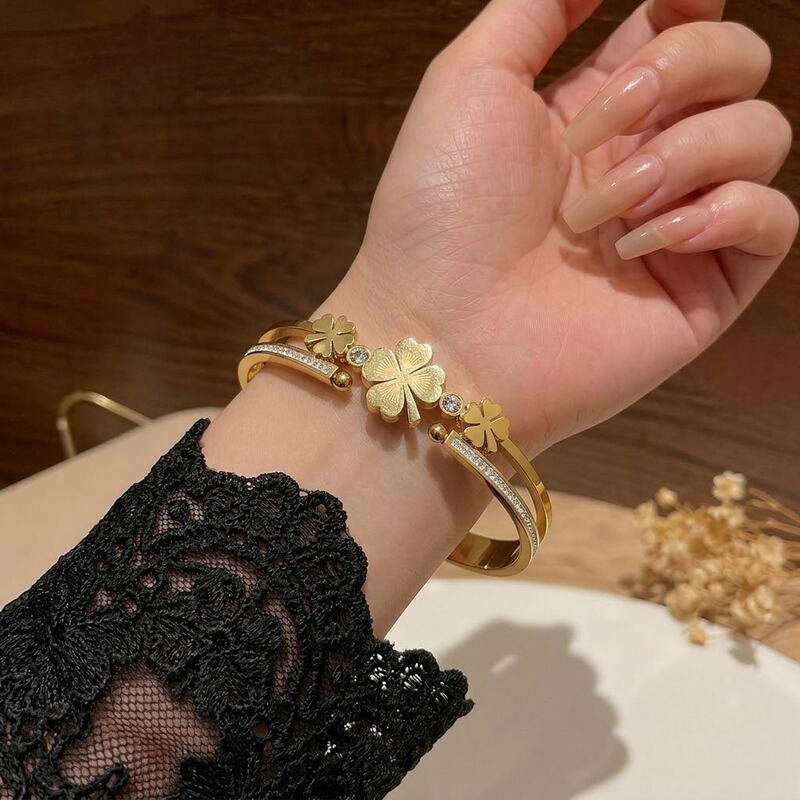 Titanium Steel Bracelet Four-Leaf Flower Elastic Opening Diamond Bracelet European and American Fashion Non-Fading Trendyy Cut Out Jewelry for Women