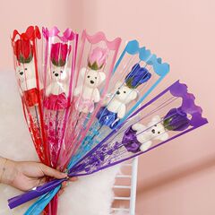 バレンタインデーに先生への新学期ギフト、模擬クマの石鹸、バラの花束、ガールフレンドへのプチギフト