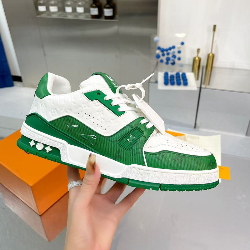 Zapatos de moda europeos Guangzhou de alta versión驴 entrenador zapatos deportivos ociosos de cuero universal para hombres y mujeres