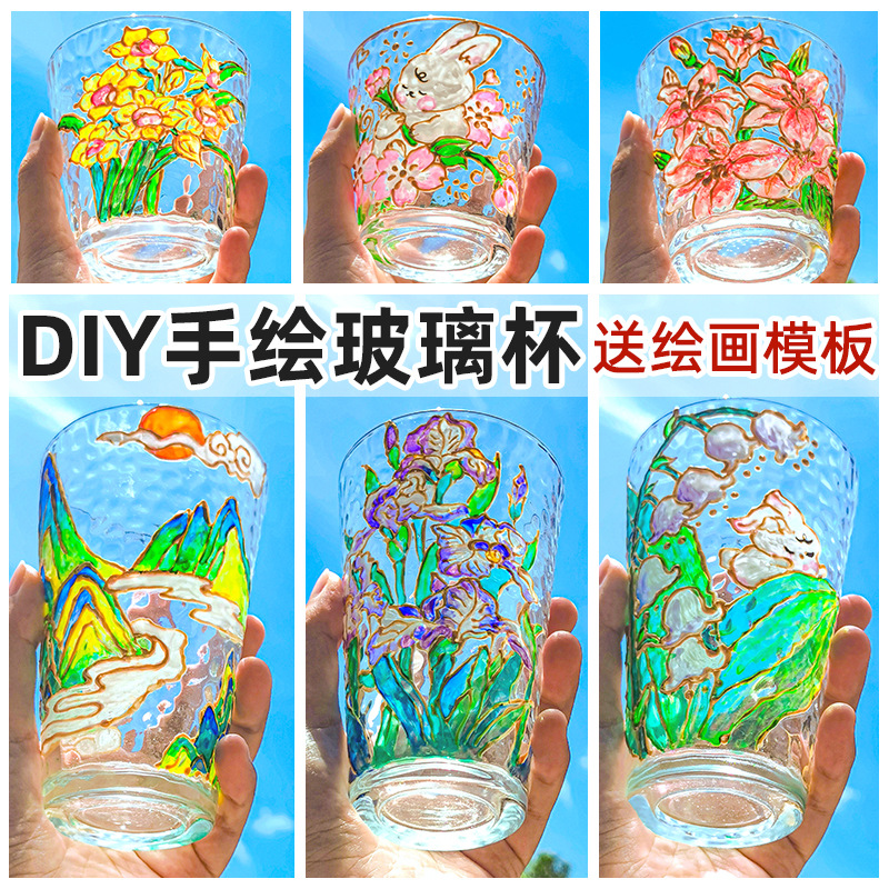 Materiales DIY para pintar vasos de vidrio a mano, pintura decorativa con textura martillada y bordes dorados, materiales DIY para pintar sobre vidrio.