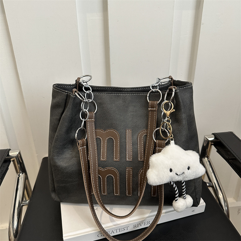 Carta de dama de gran capacidad de invierno 2024 nuevo estilo versátil bolso casual bolso de alta calidad sensación de moda
