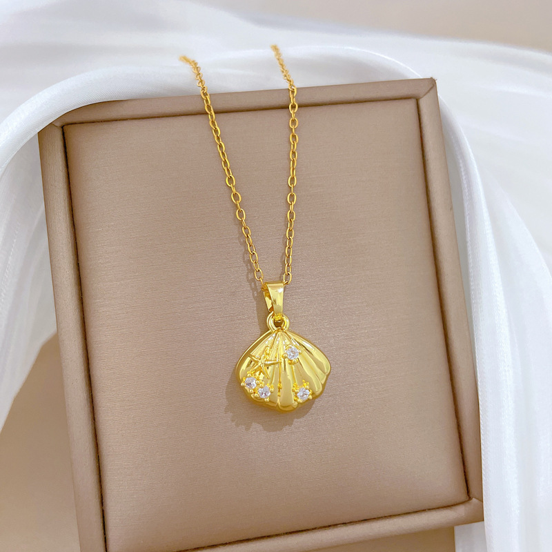 Gorgeous Pearl Shell Necklace With Full Diamond And Titanium Steel_voghion.com