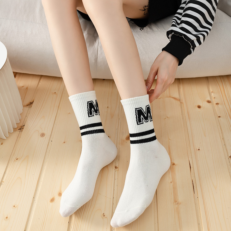 Calcetines de primavera, Otoño e Invierno calcetines de mujer a media pierna de mujer de color sólido calcetines de algodón a rayas en blanco y negro calcetines de algodón casuales deportivos
