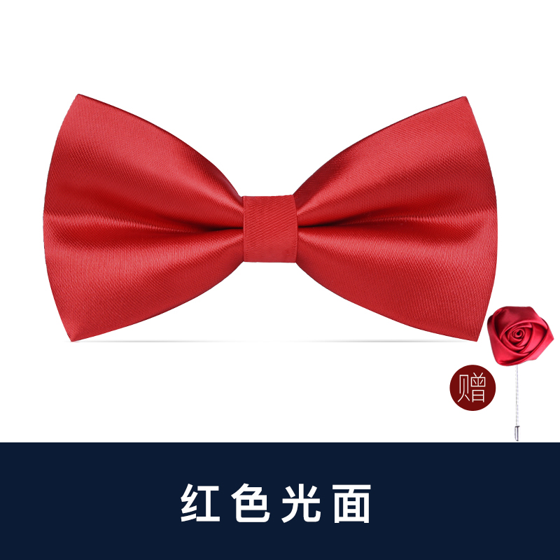 크고 붉은색 광택 나비넥타이(장미 코사지 포함)