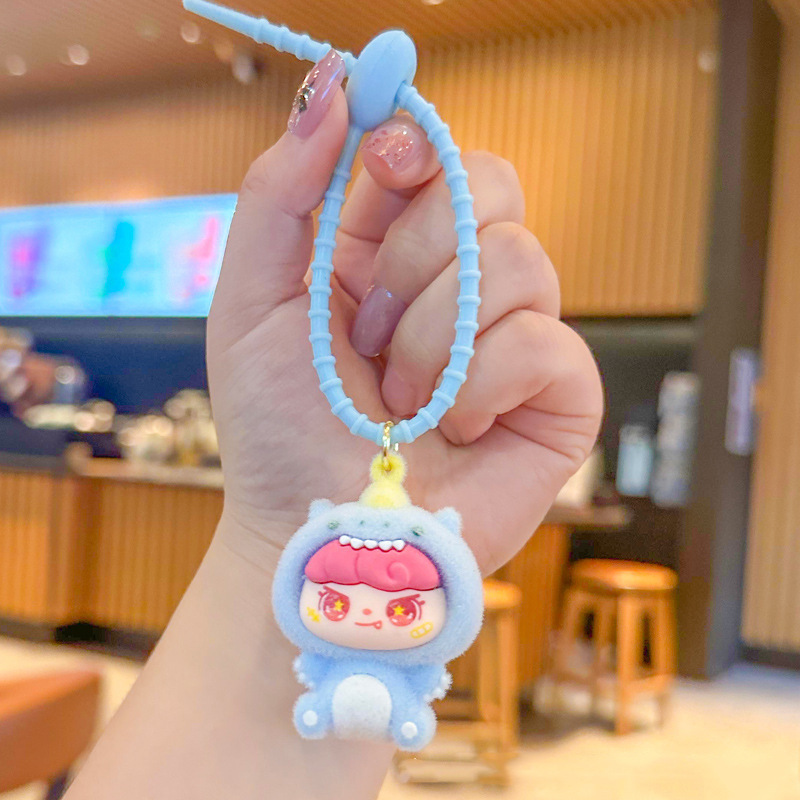 Muñeca de dibujos animados goteo llavero bolsas escolares exquisitas para hombres y mujeres colgantes para agarrar muñecas colgantes para el mercado nocturno regalos al por mayor