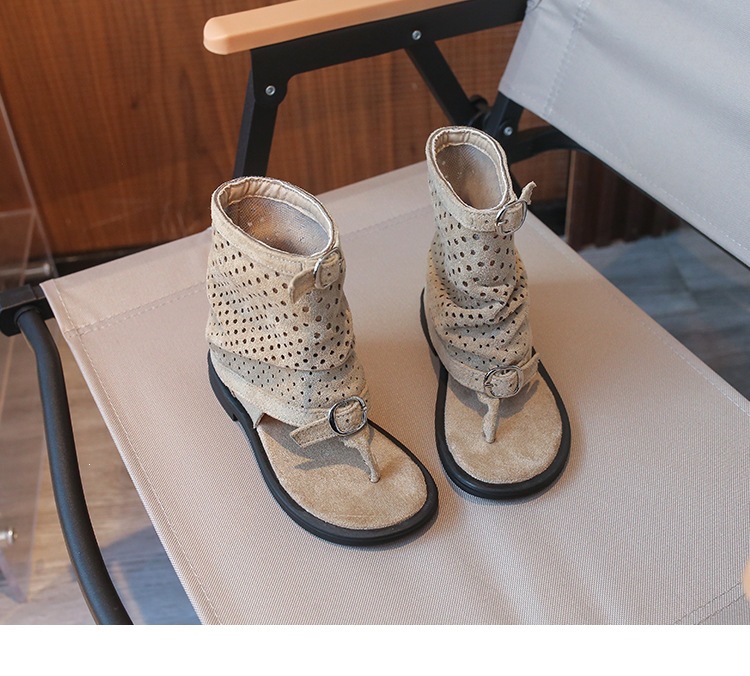 Romerska sandaler för flickor med spänne och öppen design_voghion.com