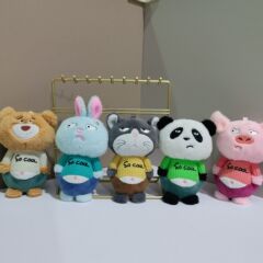 かわいい表情の小動物のペンダントのぬいぐるみのパンダのブタのトラの公の子の包みは飾りのキーホルダーの人形を包みます。