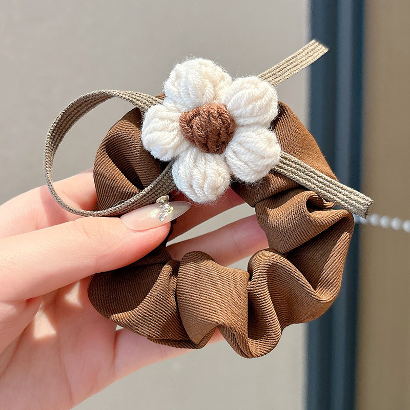 1 ¿ marrón con flores blancas