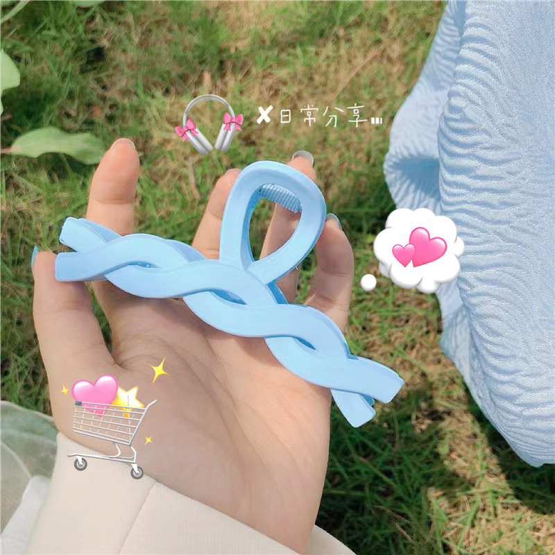 小さい清新な麻の花は韓国式ネットの赤い風の波をつかんで砂の髪をすりむいて大きいサイズの新型のサメのクリップを挟みます。|undefined