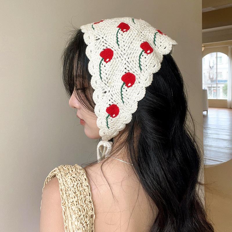 Coreano ins dulce toallas de triángulo de mujer bordadas de almendras agujeros de punto a mano correa de cabello pañuelo de dopamina
