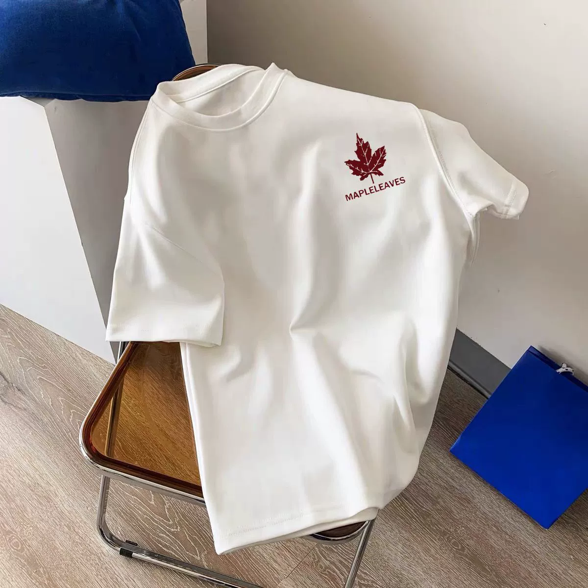 Футболка Silk trend — ретро пары, круглый ворот, повседневная, разные принты и размеры