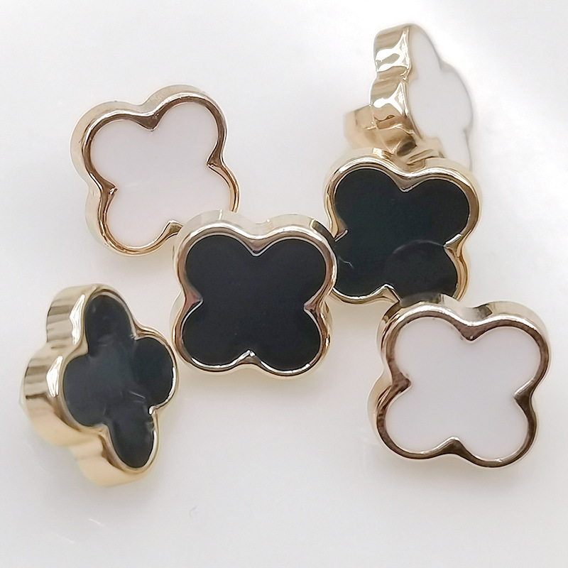 Plastic button four-leaf clover factory wholesale black accessories high-grade oil drop jewelry small fragrant style shirt buttons cufflinks