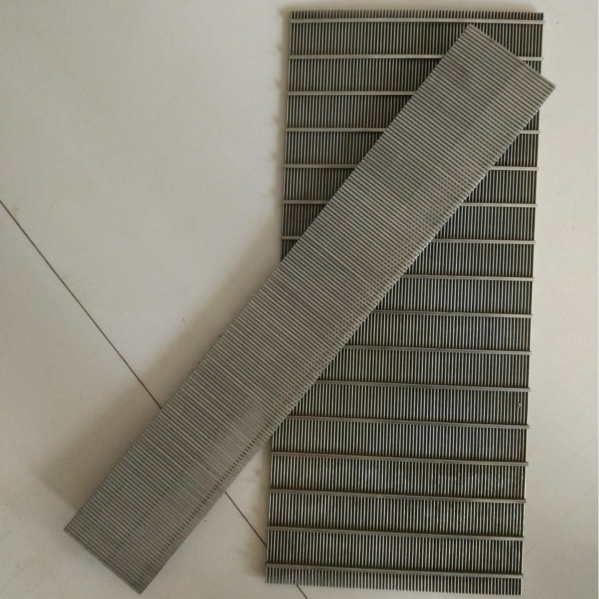 脱水矿筛网不锈钢条缝矿筛网楔形条缝矿筛球磨机矿浆脱水振动筛网