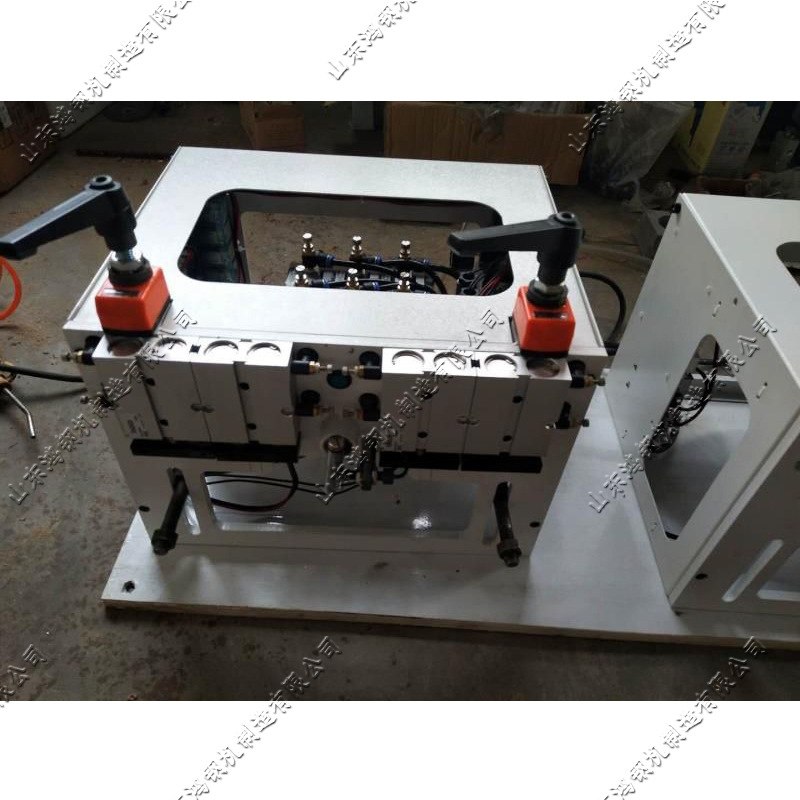 Mechanical carpentry for teaching maths