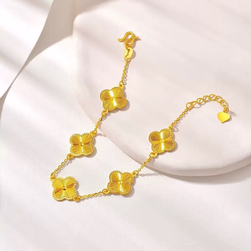 High-End, Fashionable, Versatile Lucky Four-Leaf Clover Bracelet for Women, Suitable for Daily Commuting, Light Luxury Style, Exquisite Jewelry, Versatile