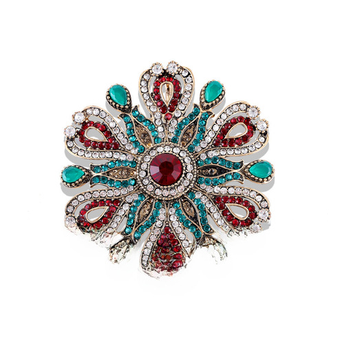 European and American Baroque Court Retro Engraved Badge Brooch with High-End Cross-Border Christmas Clothing Accessories