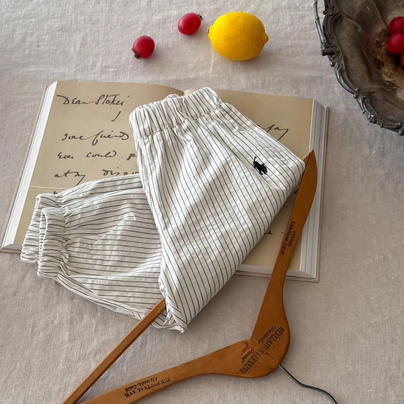 918-회색과 흰색 세로 줄무늬