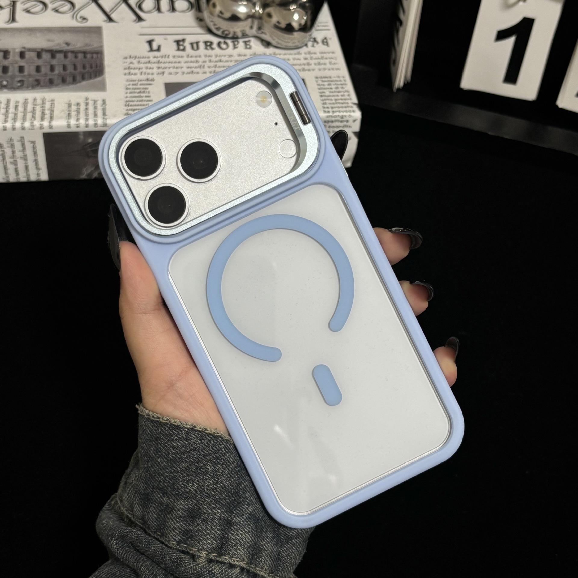 Funda Magnética con Soporte de Lente para iPhone 16/17 Pro Max de Acrílico Transparente Anticaídas