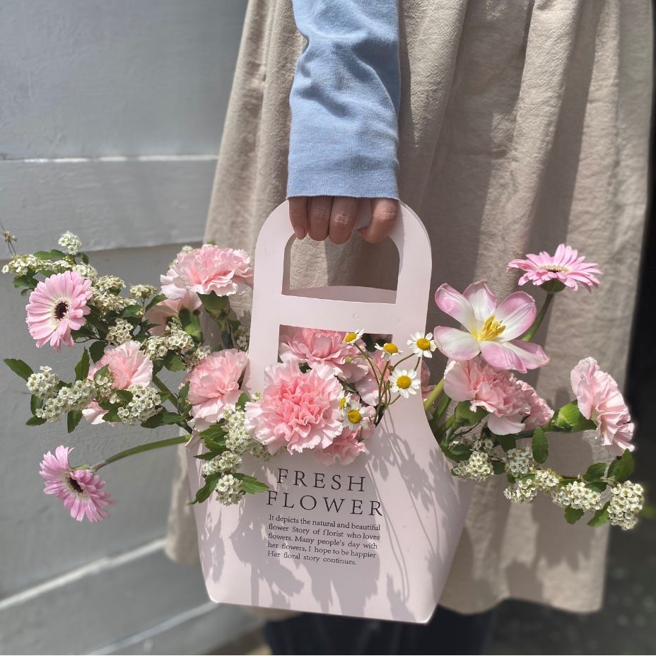 Bolsa de regalo de flores respiratorias transfronterizas bolsas de papel de flores red redins viento kraft bolsa de embalaje impermeable cesta de flores portátil