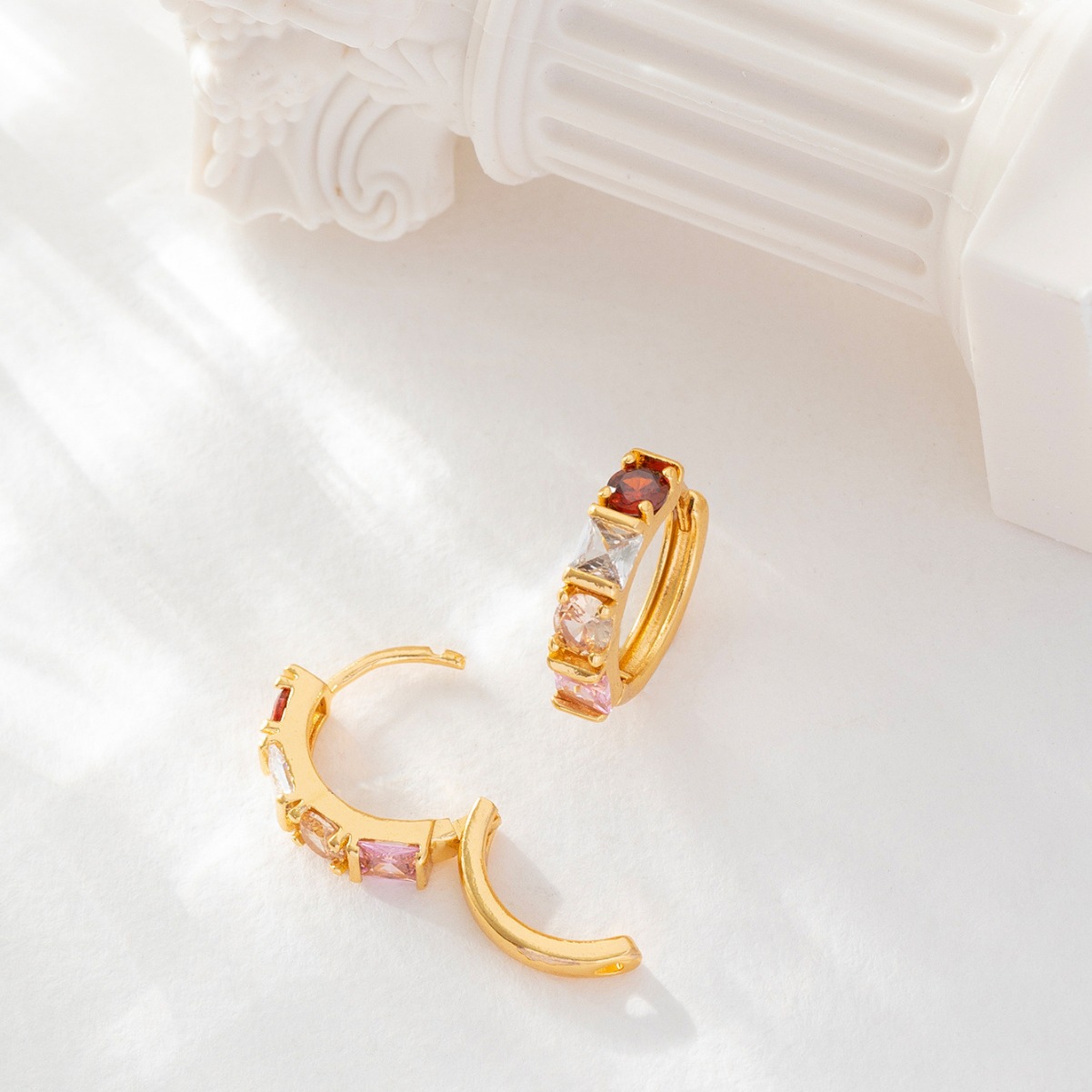 Xyin comercio exterior transfronterizo color zircon ligero de lujo auriculares chapado en oro 18K retrógrado aretes redondos exquisitos y simples