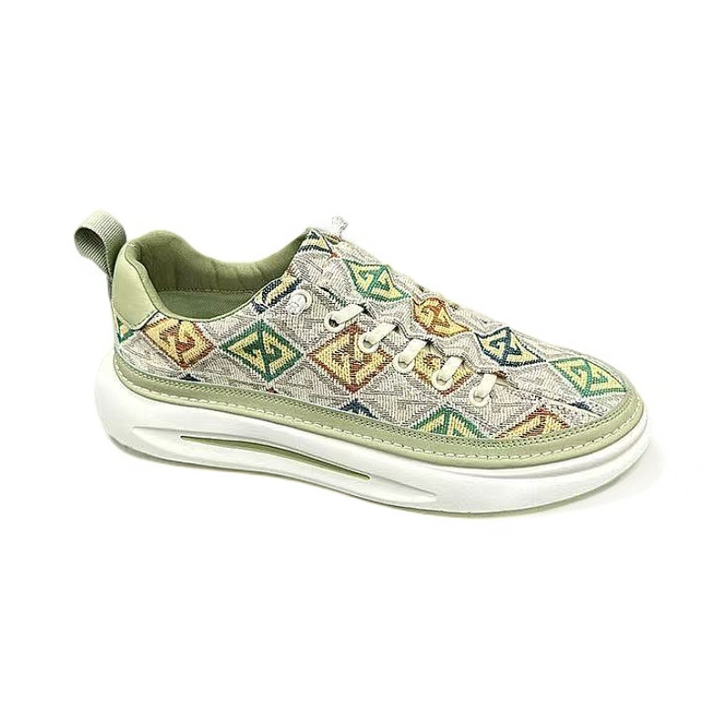 Zapatos de hombre de lona bordados de marea nacional primavera y verano nuevo estilo chino transpirable todo-fósforo deportes y zapatillas de deporte de ocio zapatos de tela de un pie