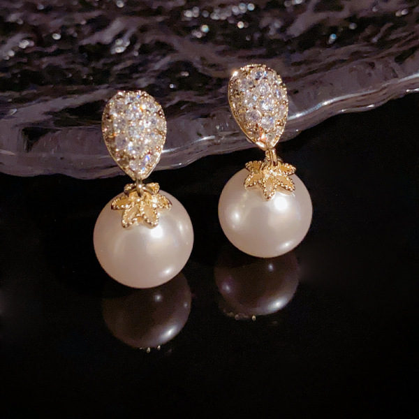 elegant fashionable small earrings with zircon drop-shaped from…