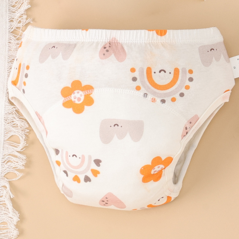 赤ちゃんはトイレのトレーニングパンツのようです。|undefined