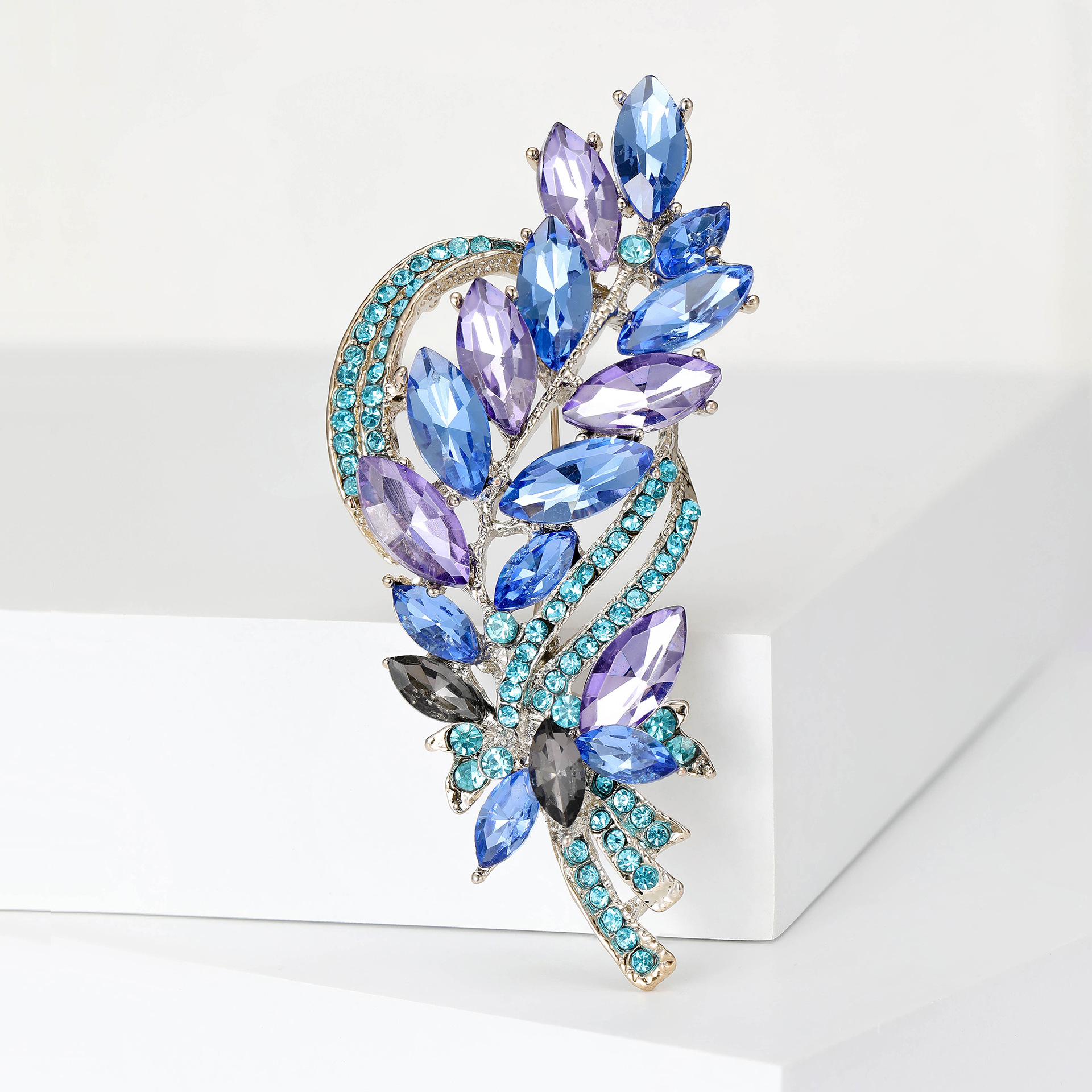 35g Weight Brooches Classification Banquet, Party, Street Occasion Alloy Material Leaf Pattern Women's Gender Simple Style Style Simple Style Pin Leaf Alloy Women's Brooches 4